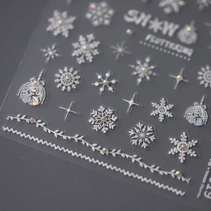 5D reliëf nagelstickers met sneeuwvlokken en elegant zilveren winterontwerp voor nagels