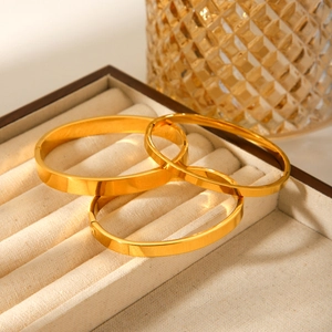 Three-piece set of polished 18k gold-plated stainless steel wide bangles for women