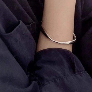 Minimalist 925 sterling silver cuff bracelet with irregular fluid streamline design