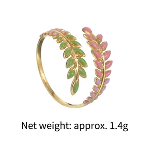 Detail showing leaf ring dimensions 0.6cm width and 1.9cm inner diameter with enamel