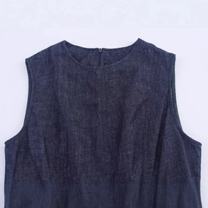 Robe midi en jean bleu foncé pour femme sans manches avec col rond et zip au dos