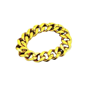Detail van de dikke gouden CCB plastic Cuban ketting voor hiphop-kostuums