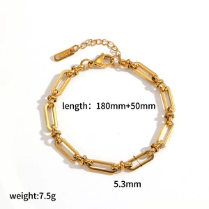 Detailed dimensions of 18k gold plated 304 stainless steel bracelet on white background
