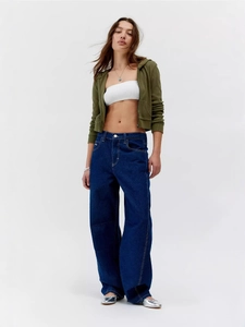Jean bleu délavé vintage pour femme à jambe large avec sweat à capuche olive