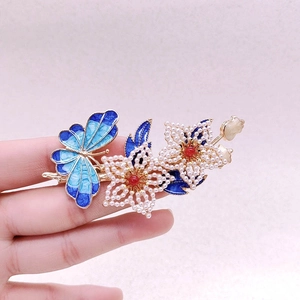 Traditionelle blaue Emaille Schmetterling Haarklammer mit weißen Perlen und Goldbeschichtung