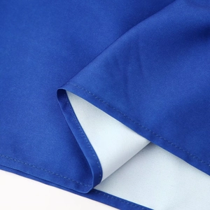 Robe de vacances sexy à dégradé bleu avec bretelles ajourées et coutures de qualité