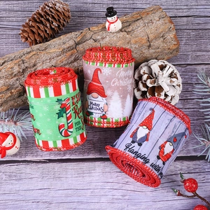Trois rouleaux de rubans de Noël avec motifs de gnomes festifs et cannes de sucre