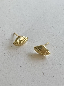Detailed view of 925 sterling silver fan-shaped stud earrings with gold textured finish