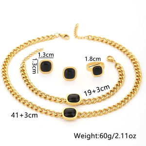 Parure de bijoux gourmette dorée avec pierres noires carrées et dimensions précises