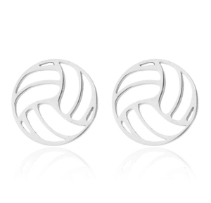 Détail de boucles d'oreilles volleyball en argent avec motif évidé et style sportif