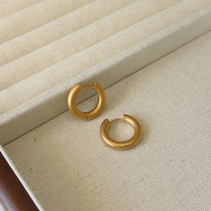 Matte gold thick hoop earrings for women made of 18k gold plated stainless steel
