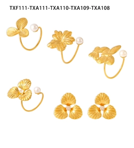 Detailed view of floral pearl rings and matching earrings in 18k gold plated steel