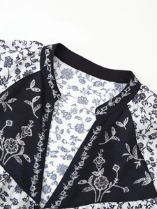 Vue détaillée du col mandarin et des manches raglan avec motif floral élégant