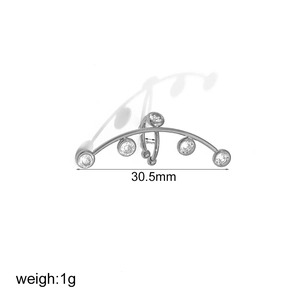 Detailed view of silver ear cuff with 18k gold plating and five zircon stones with 30.5mm size