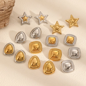Boucles d'oreilles minimalistes en acier inoxydable doré 18 carats en forme d'étoile et carré