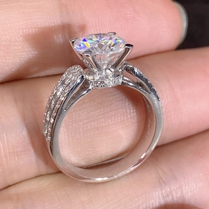 Macro shot of Au750 hallmark on 18K white gold ring with round cut diamond detail