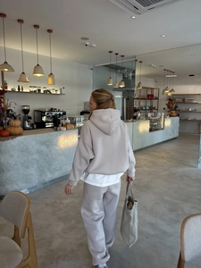 Dames vrijetijdspak met oversized hoodie en joggingbroek met hoge taille in beige