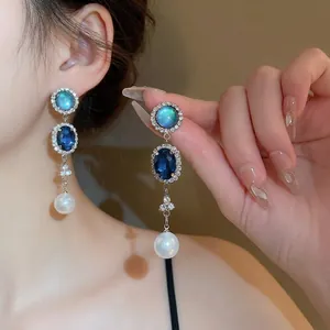 Ensemble de boucles d'oreilles style français avec cristaux bleus et perles de luxe