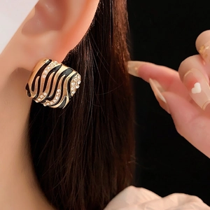 Vintage Quadratische Ohrringe mit schwarzem Zebra-Emaille und Glitzersteinen