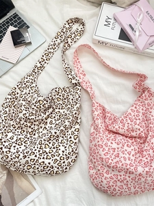 Vintage leopard heart print canvas tote bags in white and pink for women's daily use