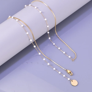Collier double rang plaqué or 18K avec chaîne serpent, perles et pendentif disque