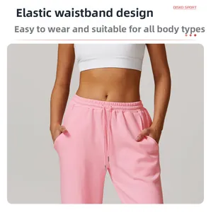Detailansicht der rosa Jogginghose mit elastischem Bund, Kordelzug und seitlichen Eingrifftaschen