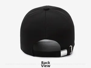 Détail de l'arrière de la casquette noire avec boucle en métal argenté et tissu en coton