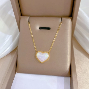 Collana Con Ciondolo A Cuore In Acciaio Al Titanio Intarsio Di Perla Artificial Sirena Iridescente Catena Per Clavicola Donna