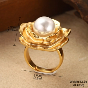 Makrofoto des Goldrosen-Perlenrings mit Größenangabe 2,9cm und Gewichtsangabe 12,3g