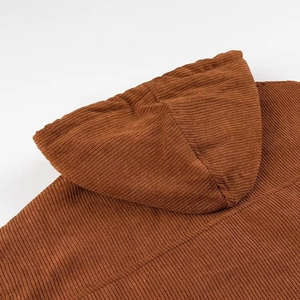 Nahaufnahme der braunen Cordstruktur an Kapuze und Rücken eines Vintage-Zip-Hoodies