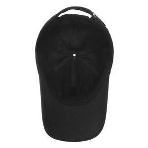Vue de dessus d'une casquette de baseball en coton noir montrant les coutures intérieures