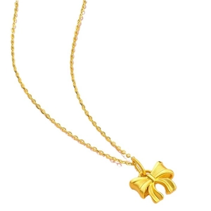 Exquis collier doré avec pendentif nœud au style ras-du-cou minimaliste sur fond blanc