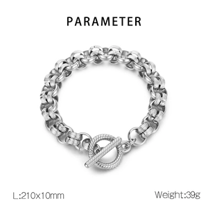Detailansicht des OT-Knebelverschlusses und des klobigen Edelstahl-Panzerarmbands