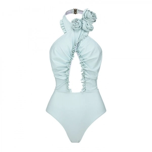 Maillot de bain une pièce licou bleu clair avec fleurs 3D et détails découpés