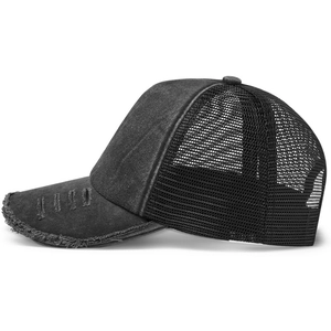 Vintage truckerpet van zwart gewassen katoen met mesh-achterkant en distressed details