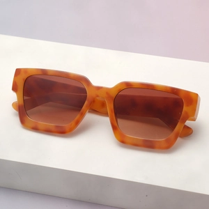 Retro rectangular tortoise shell sunglasses with thick frames and dark brown lenses