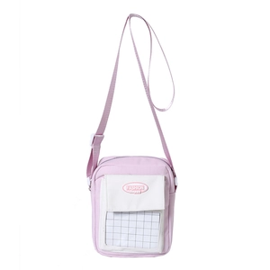 Petit sac bandoulière rose et blanc avec motif à carreaux et logo Fashion Happy