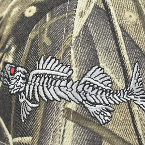 3D fish bone embroidery on jungle camouflage baseball cap with premium twill fabric
