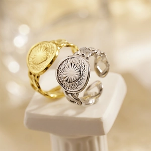 Chic heart Cuban chain rings in gold and silver finish with textured discs