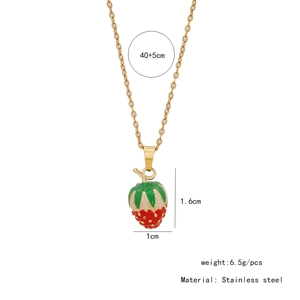 Détail du collier pendentif fraise avec dimensions 1,6x1cm et chaîne de 45cm de long