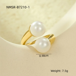 Detail view of gold open ring with 0.98cm white pearls and 7.5g weight specification