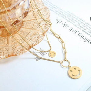 Collar De Doble Capa De Acero Inoxidable Colgante De Cara Sonriente Hueca Good Luck Estilo Hip Hop Para Mujer
