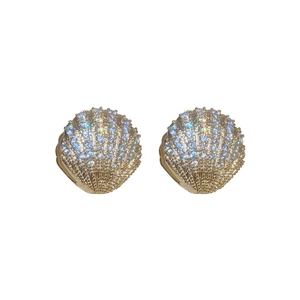 Gold-plated shell-shaped earrings with sparkling zircon stones and a classic French design