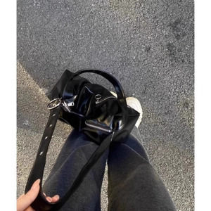 Sac cabas bandoulière Y2K noir brillant pour femme, sac souple décontracté en cuir.