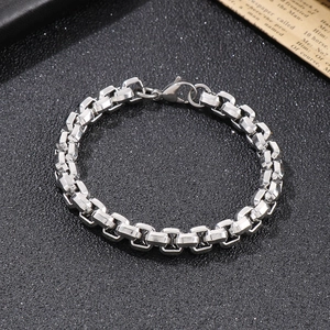 Poliertes Herren-Armband aus Edelstahl mit quadratischer Box-Kette und Karabinerverschluss