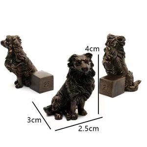 Set di tre statuette di cani in resina color bronzo, altezza 4cm e incisione del logo PF