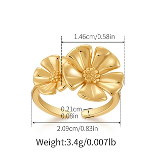 Detail shot of 18K gold plated flower ring with precise dimensions and weight specifications