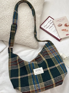 Retro plaid crossbody dumpling bag in wool fabric with adjustable shoulder strap