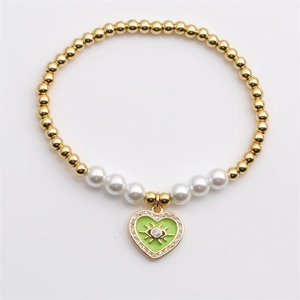 Bracciale in perle dorate con cuore smaltato verde e ciondolo occhio per donna