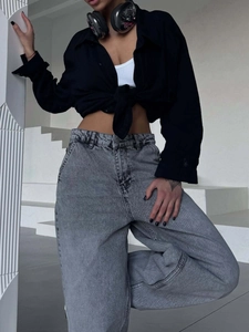 Vintage washed grey high-waisted wide leg jeans with tied black shirt outfit